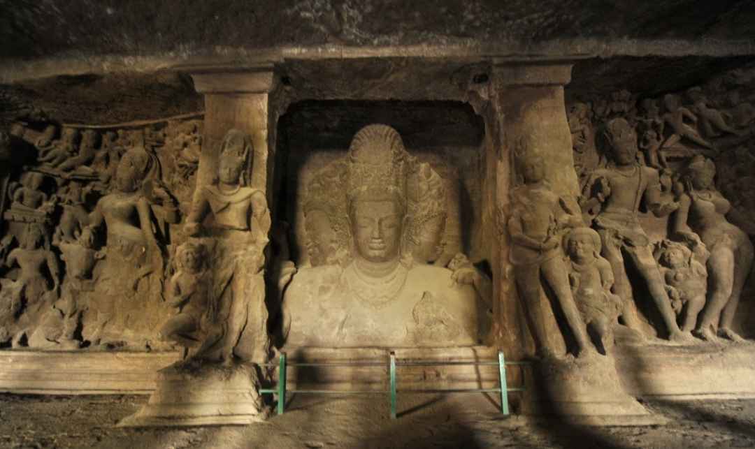 Haif Day Tour of Elephanta Caves and Prince of Wales Museum