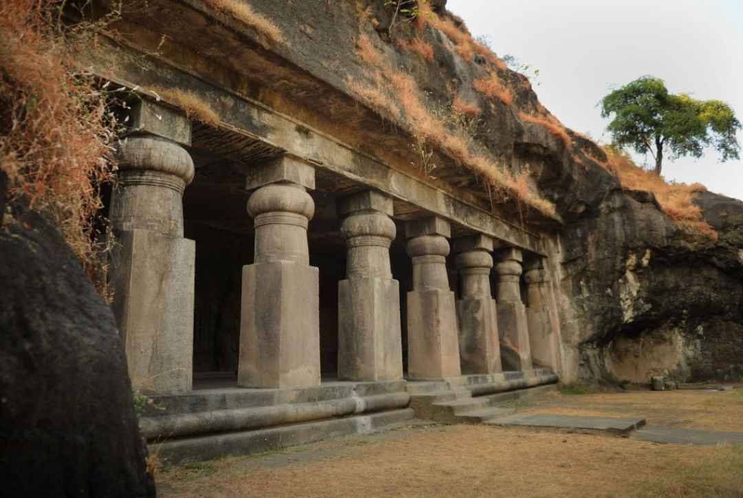Haif Day Tour of Elephanta Caves and Prince of Wales Museum