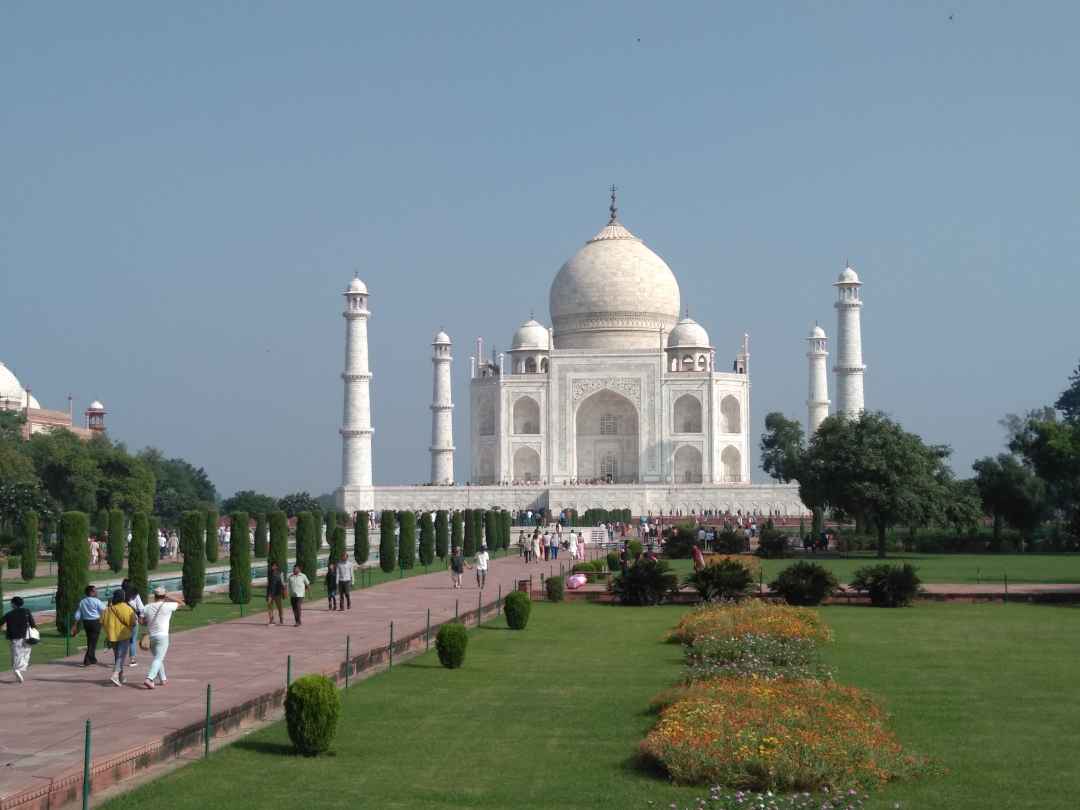 Same day Sunrise Taj Mahal and Agra Fort private tour from Delhi by car